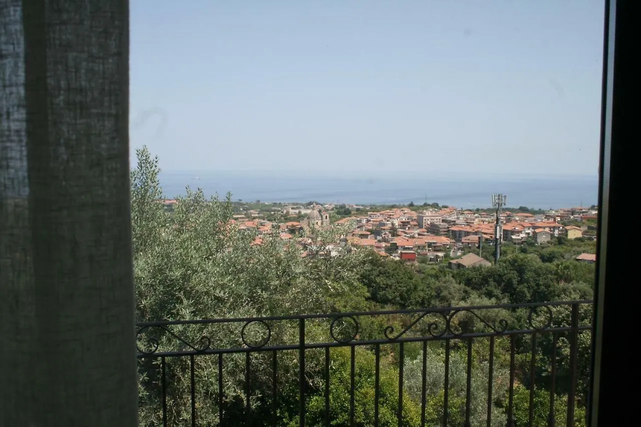 Sotto L'Eremo Bed & Breakfast Aci Catena 0*,