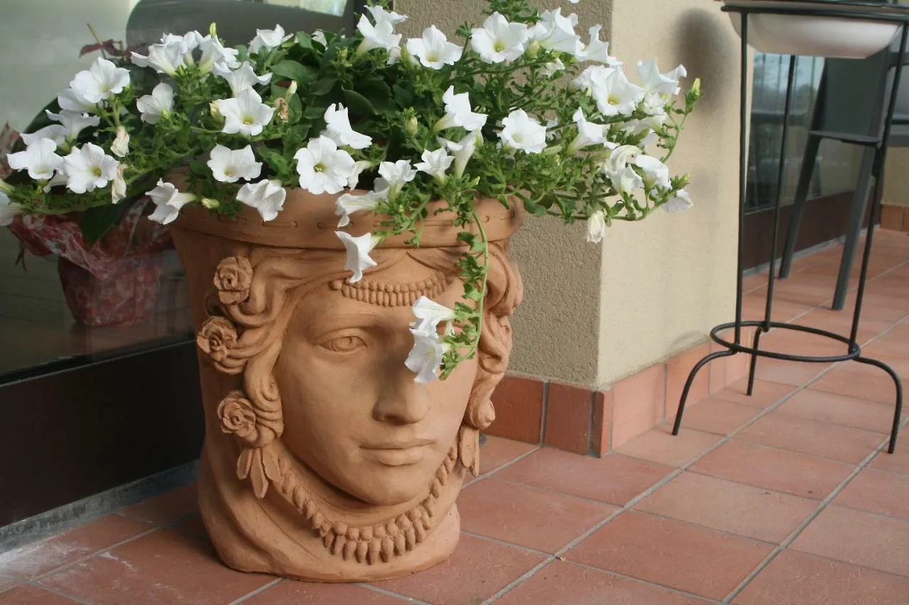 Sotto L'Eremo Bed & Breakfast Aci Catena Italy