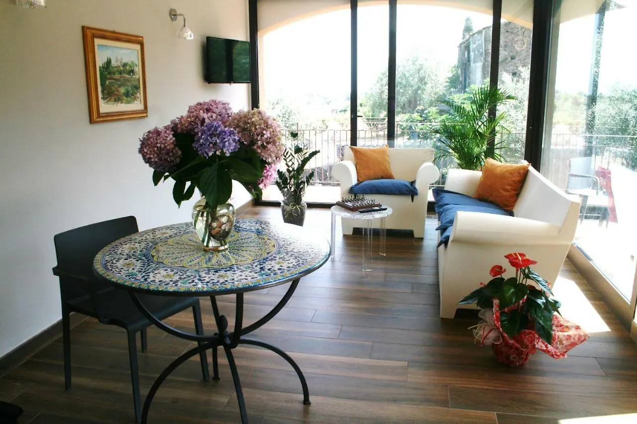 Sotto L'Eremo Bed & Breakfast Aci Catena 0*,  Italy